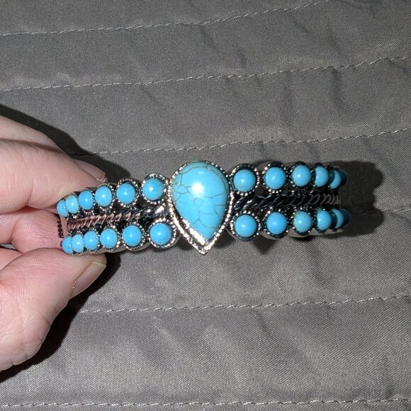 $2 with Bundle ~ Turquoise Teardrop Cuff Bracelet Silver Boho Western Style 5184 - Picture 1 of 4